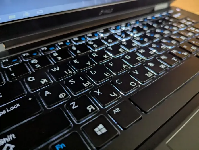 Нетбук Dell Latitude E5270 / 12.5" (1366x768) TN / Intel Core i5-6200U (2 (4) ядра по 2.3 - 2.8 GHz) / 8 GB DDR4 / 240 GB SSD / Intel HD Graphics 520 / WebCam / Windows 10 б/в - зображення 6