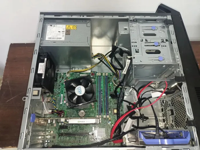 Комп'ютер Б-клас Lenovo ThinkCentre M83 Tower / Intel Core i7-4770 (4 (8) ядра по 3.4 - 3.9 GHz) / 16 GB DDR3 / 240 GB SSD / nVidia Quadro 600, 1 GB GDDR3, 128-bit / DVD-ROM / 280W б/в - зображення 5