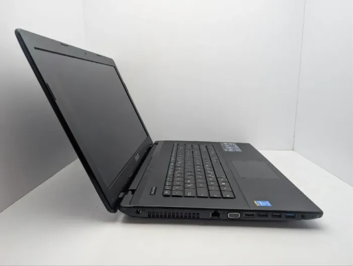 Ноутбук Asus R704A / 17.3" (1600x900) TN / Intel Pentium 2020M (2 ядра по 2.4 GHz) / 8 GB DDR3 / 240 GB SSD / Intel HD Graphics / WebCam / DVD-ROM б/в - изображение 4