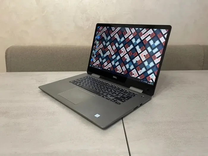 Ноутбук-трансформер Б-клас Dell Inspiron 15-7573 / 15.6" (1920x1080) IPS Touch / Intel Core i5-8250U (4 (8) ядер по 1.6 - 3.4 GHz) / 16 GB DDR4 / 256 GB SSD / Intel UHD Graphics 620 / WebCam / HDMI б/в - зображення 3