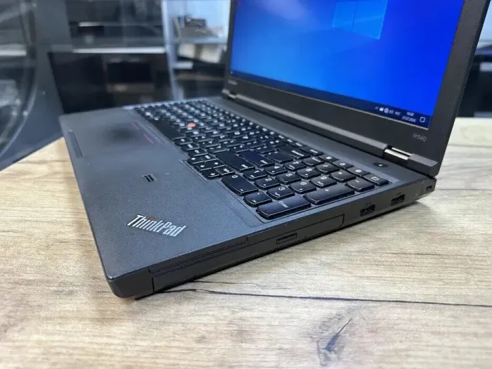 Мобільна робоча станція Б-клас Lenovo ThinkPad W540 / 15.6" (1920x1080) TN / Intel Core i7-4800MQ (4 (8) ядра по 2.7 - 3.7 GHz) / 8 GB DDR3 / 240 GB SSD / nVidia Quadro K1100M, 2 GB GDDR5, 128-bit / WebCam / VGA б/в - зображення 5