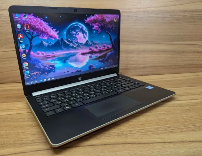 Ноутбук HP 14-cf0013dx / 14" (1366x768) TN / Intel Core i3-8130U (2 (4) ядра по 2.2 - 3.4 GHz) / 16 GB DDR4 / 480 GB SSD / Intel UHD Graphics 620 / WebCam / Windows 10 б/в - зображення 4