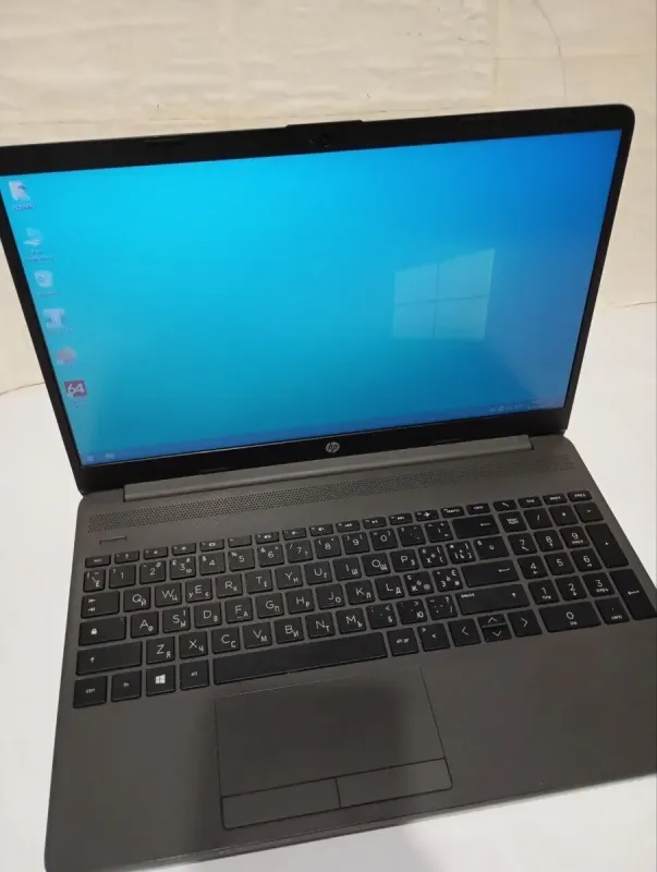 Ноутбук Б-клас HP 255 G8 / 15.6" (1366x768) TN / AMD Athlon Silver 3050U (2 ядра по 2.3 - 3.2 GHz) / 8 GB DDR4 / 256 GB SSD / AMD Radeon Graphics / WebCam + USB-флешка 64 GB б/в - зображення 2