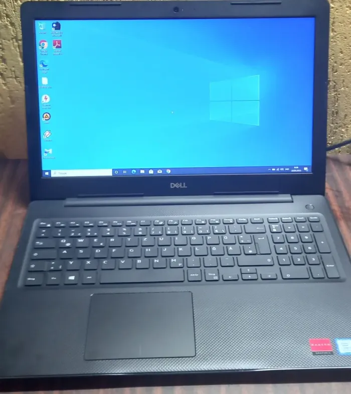 Ігровий ноутбук Dell Vostro 3583 / 15.6" (1920x1080) TN / Intel Core i7-8565U (4 (8) ядра по 1.8 - 4.6 GHz) / 8 GB DDR4 / 256 GB SSD / AMD Radeon 520, 2 GB GDDR5, 64-bit / WebCam / Windows 10 б/в - зображення 2