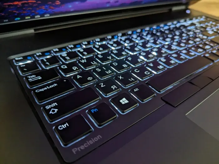 Мобільна робоча станція Dell Precision 7740 / 17.3" (1920x1080) IPS / Intel Core i5-9400H (4 (8) ядра по 2.5 - 4.3 GHz) / 32 GB DDR4 / 256 GB SSD + 500 GB SSD / nVidia Quadro RTX 3000, 6 GB GDDR6, 192-bit / Fingerprint / Windows 10 б/в - зображення 6