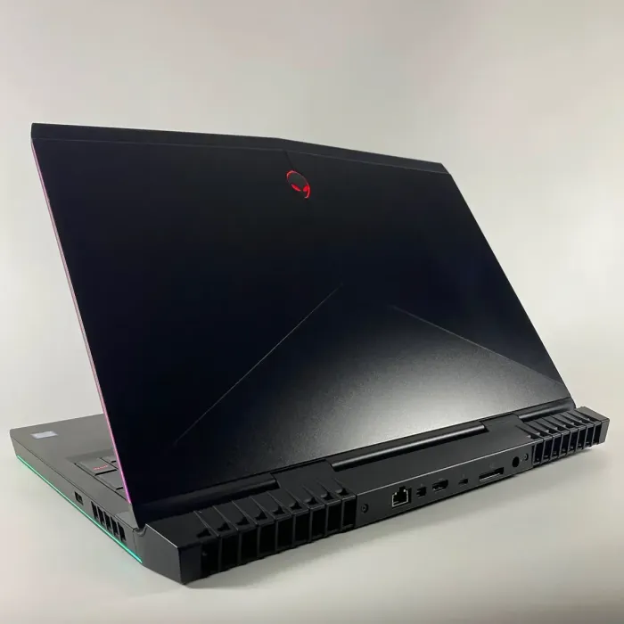 Ігровий ноутбук Б-класу Dell Alienware 17 R5 / 17,3" (1920x1080) IPS / Intel Core i7-8750H (6 (12) ядра по 2.2 - 4.1 GHz) / 16 GB DDR4 / 256 GB SSD + 1000 GB HDD / nVidia GeForce GTX 1080, 8 GB GDDR5X, 256-bit / WebCam / HDMI б/в - зображення 8