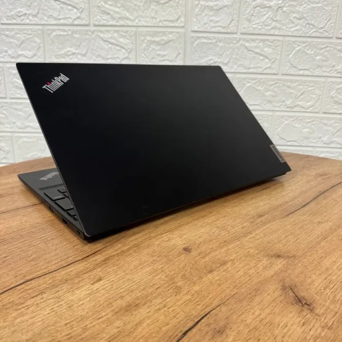 Ультрабук Б-клас Lenovo ThinkPad E15 Gen 2 / 15.6" (1920x1080) TN / Intel Core i5-1135G7 (4 (8) ядра по 2.4 - 4.2 GHz) / 8 GB DDR4 / 256 GB SSD / Intel Iris Xe Graphics / WebCam б/в - зображення 6