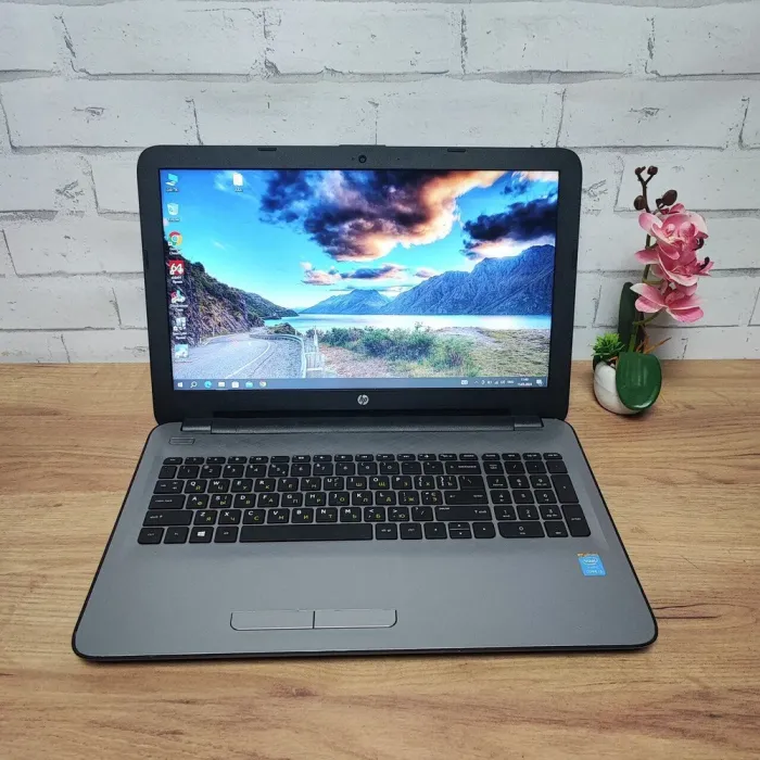 Ноутбук HP 15-ac121nd / 15.6" (1366x768) TN / Intel Core i3-5005U (2 (4) ядра по 2.0 GHz) / 8 GB DDR3 / 128 GB SSD / Intel HD Graphics 5500 / WebCam / DVD-ROM б/в - зображення 2