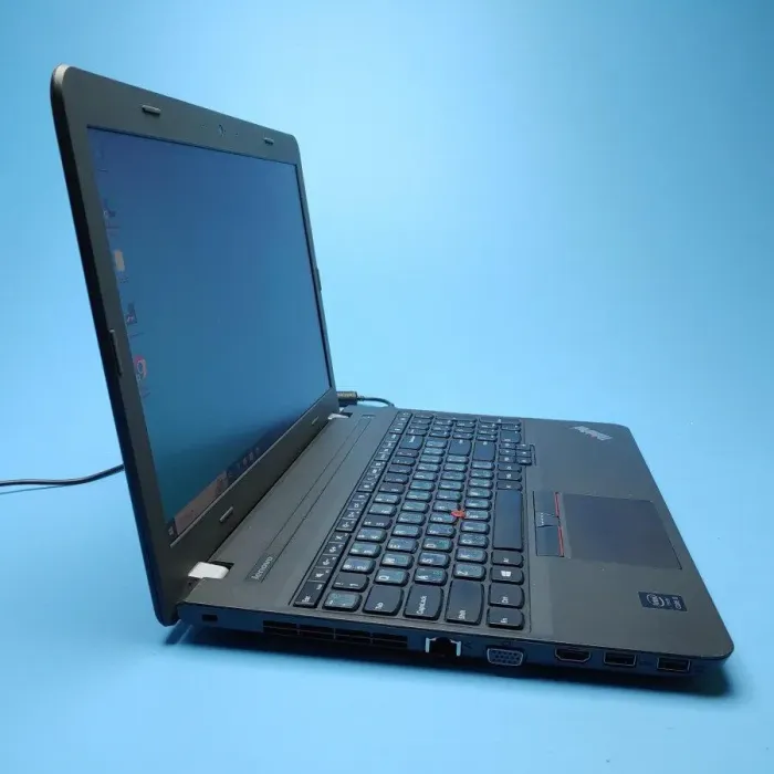 Ноутбук Lenovo ThinkPad E550 / 15.6" (1366x768) TN / Intel Core i3-5005U (2 (4) ядра по 2.0 GHz) / 8 GB DDR3 / 240 GB SSD / Intel HD Graphics 5500 / WebCam / DVD-ROM / Win 10 Pro б/в - зображення 4