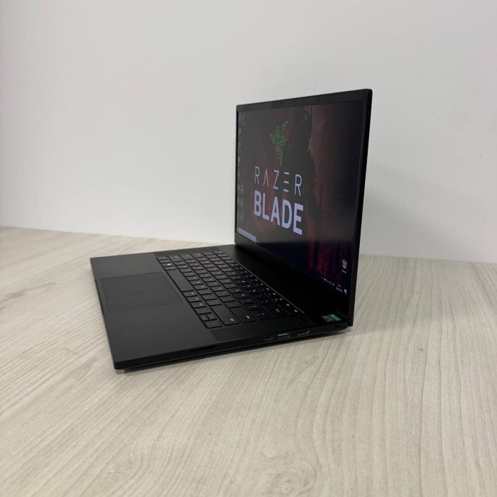 Ігровий ноутбук Б-клас Razer Blade 15 RZ09-0409 / 15.6" (1920x1080) IPS / Intel Core i7-10875H (8 (16) ядер по 2.3 - 5.1 GHz) / 16 GB DDR4 / 1000 GB SSD NVMe / nVidia GeForce RTX 2080 Super Max-Q, 8 GB GDDR6, 256-bit / WebCam б/в - зображення 5