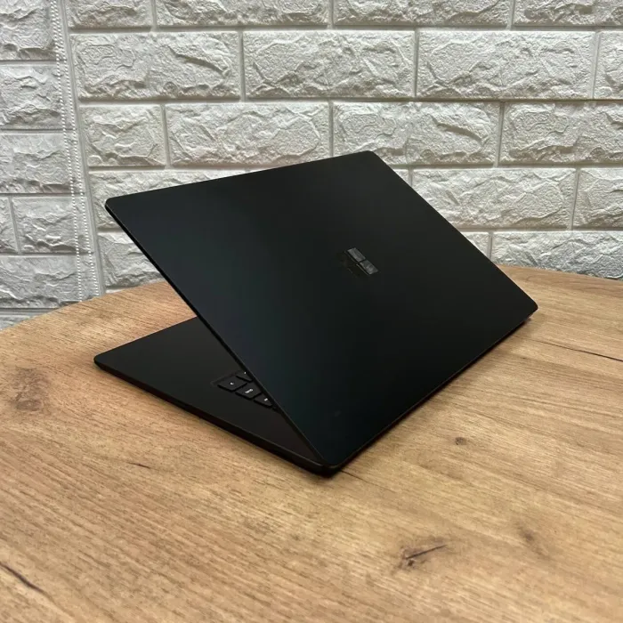Ультрабук Microsoft Surface Laptop 4 Black / 15" (2496x1664) IPS Touch / AMD Ryzen 7 4980U (8 (16) ядер по 2.0 - 4.4 GHz) / 16 GB DDR4 / 512 GB SSD / AMD Radeon Graphics / WebCam б/в - зображення 6
