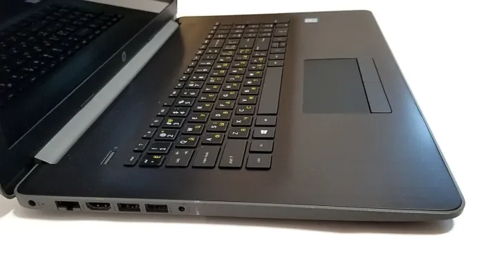 Ноутбук Б-клас HP 17-BY0061CL / 17.3" (1600x900) TN / Intel Core i3-8130U (2 (4) ядра по 2.2 - 3.4 GHz) / 16 GB DDR4 / 512 GB SSD M.2 / Intel UHD Graphics 620 / WebCam / Win 10 Home б/в - зображення 5