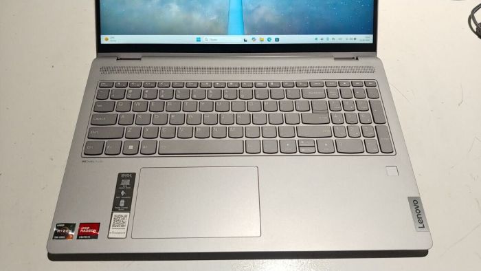 Ультрабук Б-клас Lenovo IdeaPad Flex 5 16ABR8 / 16" (1920x1200) IPS Touch / AMD Ryzen 7 7730U (8 (16) ядер по 2.0 - 4.5 GHz) / 16 GB DDR4 / 256 GB SSD / AMD Radeon Vega Graphics / WebCam / Win 11 б/в - зображення 3