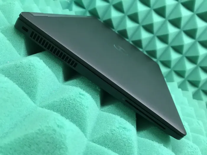 Ультрабук Б-класс Dell Latitude E7470 / 14" IPS / Core i5-6300U (2(4) ядра по 2.4-3 GHz) / 8GB DDR4 / 240GB SSD M.2 / HD Graphics 520 / WebCam / HDMI / miniDP / Win 10 б/в - зображення 7