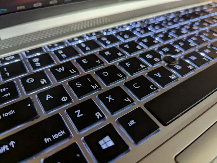 Ультрабук Б-клас HP EliteBook 840 G5 / 14" (1920x1080) IPS / Intel Core i5-8250U (4 (8) ядра по 1.6 - 3.4 GHz) / 16 GB DDR4 / 512 GB SSD / Intel UHD Graphics 620 / Fingerprint / WebCam / Windows 10 б/в - зображення 6