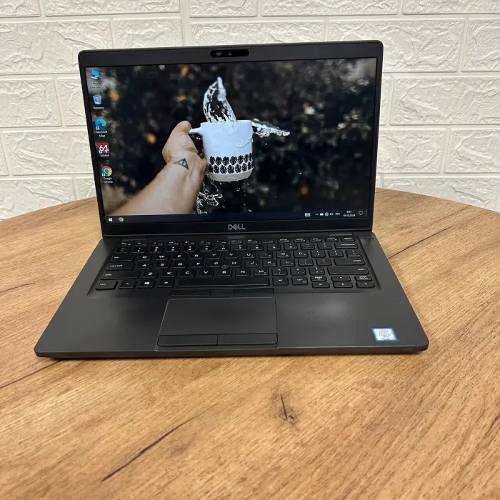 Ультрабук Б-клас Dell Latitude 5401 / 14" (1920x1080) IPS / Intel Core i7-9850H (6 (12) ядра по 2.6 - 4.6 GHz) / 16 GB DDR4 / 128 GB SSD M.2 / Intel UHD Graphics 630 / WebCam б/в - зображення 2