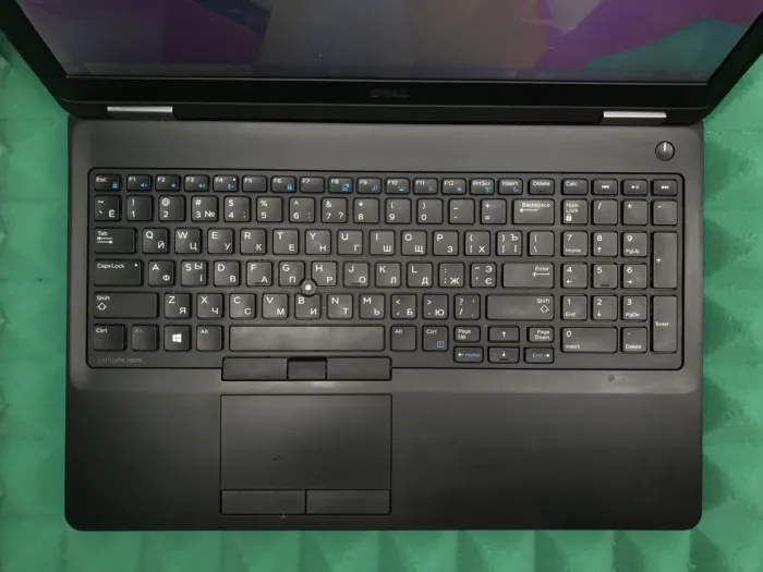 Ноутбук Б-клас Dell Latitude E5570 / 15.6" TN / Core i3-6100U (2(4) ядра по 2.3GHz) / 8GB DDR4 / 256GB SSD / HD Graphics 520 / HDMI / Win 10 б/в - зображення 4