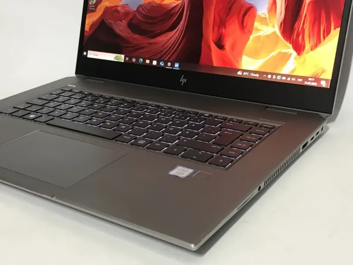 Мобільна робоча станція Б-клас HP ZBook Studio G5 / 15.6" (1920x1080) IPS / Intel Xeon E-2176M (6 (12) ядер по 2.7 - 4.4 GHz) / 32 GB DDR4 / 512 GB SSD NVMe / nVidia Quadro P1000, 4 GB DDR5, 128-bit / WebCam / Win 10 Pro б/в - зображення 8