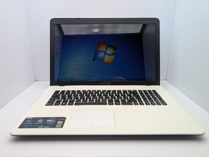 Ноутбук Asus F751S / 17.3” (1600x900) TN / Intel Pentium N3710 (4 ядра по 1.6 - 2.56 GHz) / 8 GB DDR3 / 1000 GB HDD / Intel HD Graphics / WebCam / DVD-ROM б/в - зображення 2