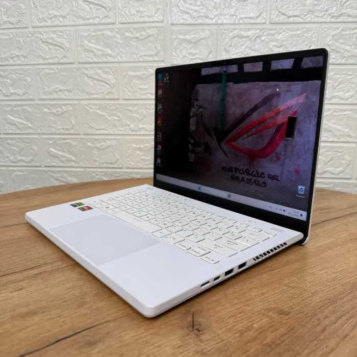 Ігровий ультрабук Asus ROG Zephyrus G14 GA402XV / 14" (2560x1600) IPS / AMD Ryzen 9 7940HS (8 (16) ядер по 4.0 - 5.2 GHz) / 16 GB DDR5 / 512 GB SSD / nVidia GeForce RTX 4060, 8 GB GDDR6, 128-bit / WebCam б/в - зображення 5