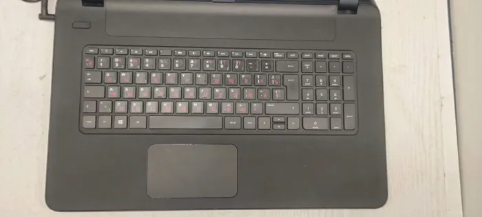 Ноутбук HP 17-p023ng / 17.3" (1600x900) TN / AMD E1-6010 (2 ядра по 1.35 GHz) / 4 GB DDR3 / 120 GB SSD / AMD Radeon R2 Graphics / WebCam / DVD-ROM / АКБ не тримає б/в - зображення 3