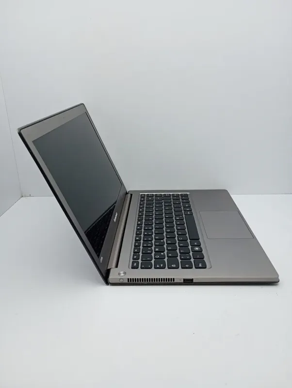 Ноутбук Lenovo U300s / 13.3'' (1366х768) TN / Intel Core i7-2677M (2 (4) ядра по 1.8 - 2.9 GHz) / 4 GB DDR3 / 240 GB SSD / Intel HD Graphics 3000 / WebCam б/в - зображення 4