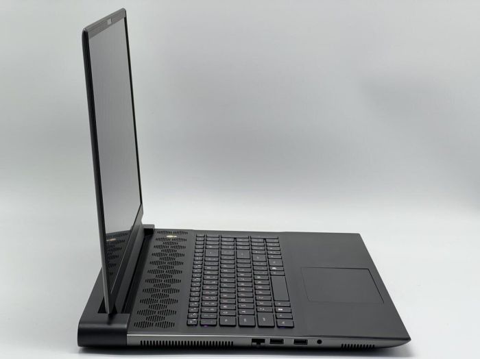 Ігровий ноутбук Dell Alienware m18 R1 / 18" (2560x1600) IPS / Intel Core i9-13980HX (24 (32) ядер по 4.0 - 5.6 GHz) / 64 GB DDR5 / 960 GB SSD / nVidia GeForce RTX 4090, 16 GB GDDR6, 256-bit / WebCam б/в - зображення 3