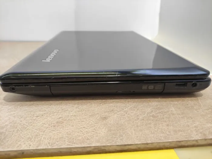 Ноутбук Lenovo G580 / 15.6" (1366x768) TN / Intel Celeron B830 (2 ядра по 1.8 GHz) / 4 GB DDR3 / 120 GB SSD / Intel HD Graphics / WebCam / DVD-RW б/в - зображення 3