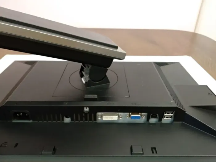 Комплект ПК: Dell 790 SFF / Intel Core i3-2100 (2 (4) ядра по 3.1 GHz) / 4 GB DDR3 / 250 GB HDD / Intel HD Graphics 2000 + Монітор Dell Professional P1911b / 19" (1440x900) TN / DVI, VGA, USB б/в - зображення 14