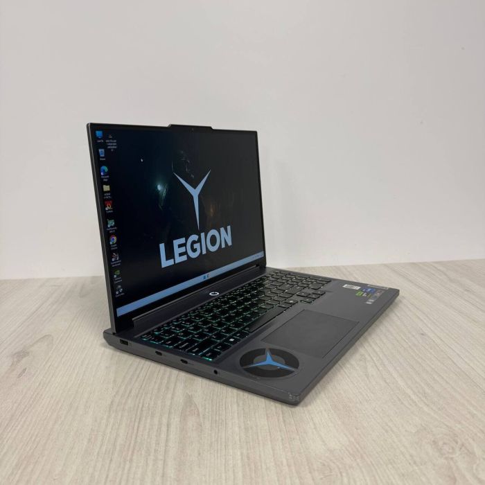 Ігровий ноутбук Б-класу Lenovo Legion 5 16IRX9 / 16" (2560x1600) IPS / Intel Core i7-14700HX (20 (28) ядра по 1,5 - 5,5 ГГц) / 32 ГБ DDR5 / 1000 ГБ SSD NVMe / nVidia GeForce RTX 4070, 8 ГБ GDDR6, 128-біт / WebCam б/в - зображення 6