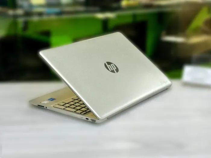 Ультрабук Б-клас HP Laptop 15s-fq2621n / 15.6" (1920x1080) TN / Intel Core i5-1135G7 (4 (8) ядра по 2.4 - 4.2 GHz) / 8 GB DDR4 / 512 GB SSD M.2 / Intel Iris Xe Graphics / WebCam / Win 11 Home б/в - зображення 6