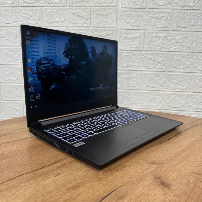 Ігровий ноутбук Б-клас Sager NH58DDW / 15.6" (1920x1080) IPS / Intel Core i7-10875H (8 (16) ядер по 2.3 - 5.1 GHz) / 16 GB DDR4 / 512 GB SSD / nVidia GeForce RTX 2060, 6 GB GDDR6, 192-bit / WebCam б/в - зображення 4