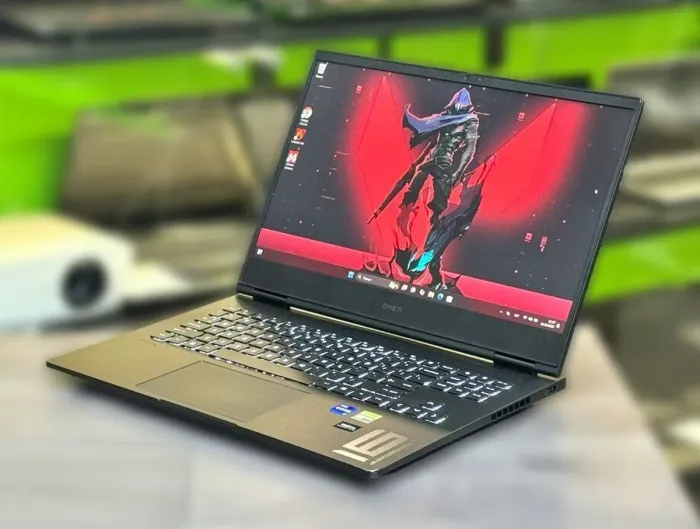 Ігровий ноутбук HP Omen 16T-wf100 / 16,1" (1920x1080) IPS / Intel Core i7-14700HX (20 (28) ядер по 2,1 - 5,4 ГГц) / 16 ГБ DDR5 / 1000 ГБ SSD M.2 / nVidia GeForce RTX 4060, 8 ГБ GDDR6, 128-біт / Веб-камера / Win 11 Home б/в - зображення 4