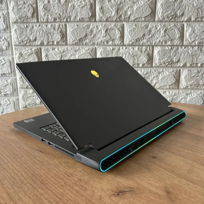 Ігровий ноутбук Dell Alienware m15 R5 / 15.6" (1920x1080) IPS / AMD Ryzen 9 5900HX (8 (16) ядер по 3.3 - 4.6 GHz) / 16 GB DDR4 / 1000 GB SSD NVMe / nVidia GeForce RTX 3070, 8 GB GDDR6, 256-bit / WebCam б/в - зображення 6