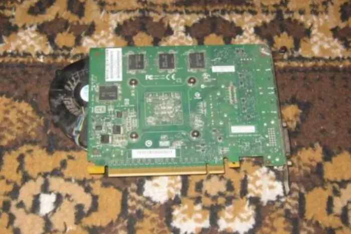 Дискретна відеокарта nVidia Quadro 2000, 1 GB GDDR5, 128-bit / 2x DP, 1x DVI б/в - зображення 3