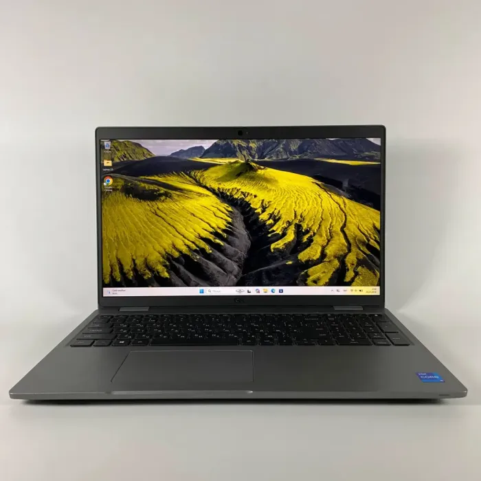 Ультрабук Dell Latitude 5520 / 15.6" (1920x1080) IPS / Intel Core i5-1135G7 (4 (8) ядра по 2.4 - 4.2 GHz) / 16 GB DDR4 / 240 GB SSD / Intel Iris Xe Graphics / WebCam / HDMI б/в - зображення 2