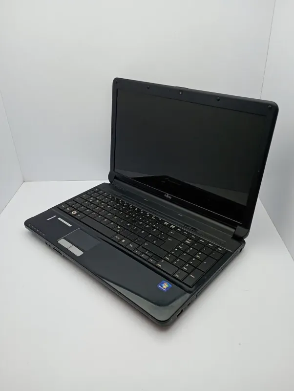 Ноутбук Fujitsu Lifebook AH530 / 15.6" (1366x768) TN / Intel Core i5-520M (2 (4) ядра по 2.4 - 2.93 GHz) / 6 GB DDR3 / 500 GB HDD / Intel HD Graphics 2000 / WebCam б/в - зображення 4