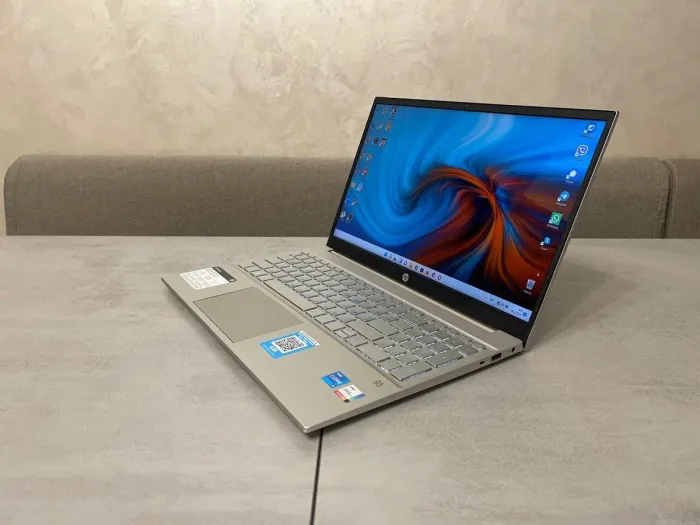 Ультрабук HP Pavilion 15-eg0050wm / 15.6" (1920x1080) IPS Touch / Intel Core i5-1135G7 (4 (8) ядра по 4.2 GHz) / 16 GB DDR4 / 512 GB SSD M.2 / Intel Iris Xe Graphics / WebCam б/в - зображення 5