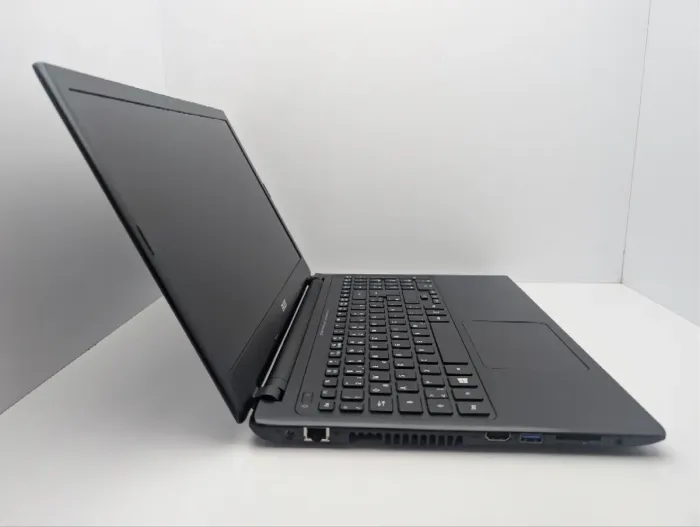 Ноутбук Б-клас Acer Aspire V5-551G / 15.6" (1366x768) TN / AMD A8-4555M (4 ядра по 1.6 GHz) / 10 GB DDR3 / 1000 GB HDD / AMD Radeon HD 7550M, 1 GB GDDR3, 64-bit / WebCam / DVD-ROM б/в - изображение 4