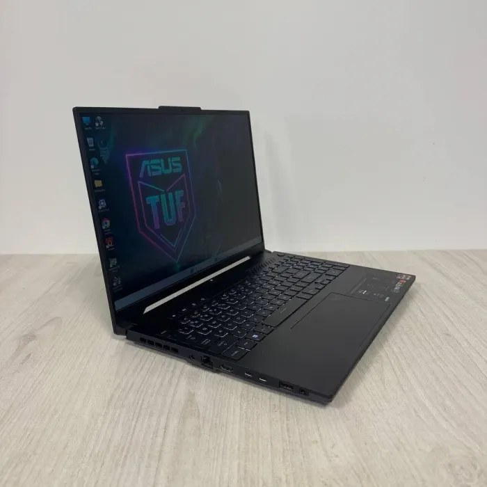 Ігровий ноутбук Asus TUF A16 FA617NT Advantage Edition / 16" (1920x1200) IPS / AMD Ryzen 7 7735HS (8 (16) ядер по 3,2 - 4,75 ГГц) / 16 ГБ DDR5 / 512 ГБ SSD NVMe / AMD Radeon RX 7700S, 8 ГБ GDDR6, 128-біт / Веб-камера б/в - зображення 4