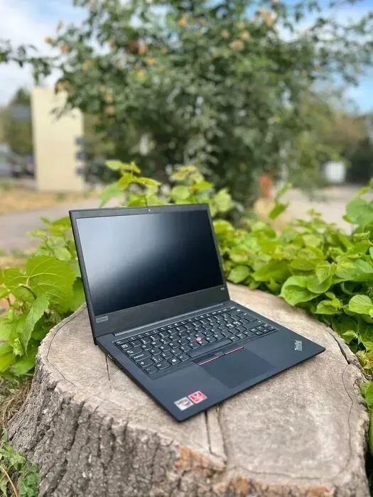 Ноутбук Lenovo ThinkPad E495 / 14" (1920x1080) IPS / AMD Ryzen 5 3500U (4 (8) ядра по 2.1 - 3.7 GHz) / 8 GB DDR4 / 256 GB SSD / AMD Radeon Vega 8 Graphics / WebCam б/в - зображення 3