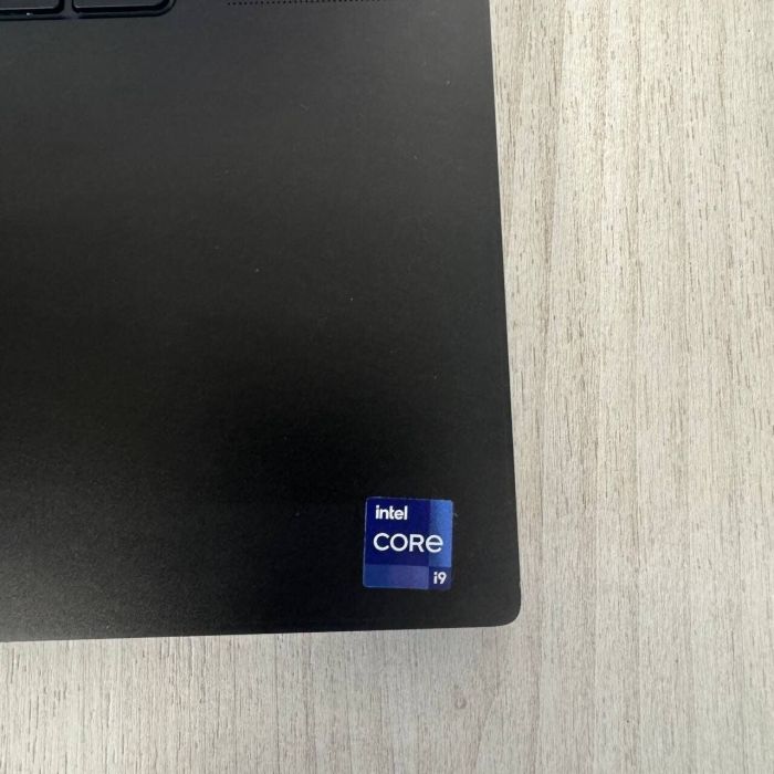 Ігровий ноутбук Б-класу Razer Blade 18 RZ09-0484 / 18" (2560x1600) IPS / Intel Core i9-13950HX (24 (32) ядра по 2,2 - 5,5 ГГц) / 32 ГБ DDR5 / 1000 ГБ SSD NVMe / nVidia GeForce RTX 4090, 16 ГБ GDDR6, 256-біт / Веб-камера б/в - зображення 8