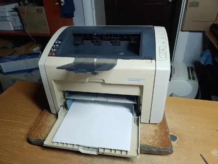 Принтер HP LaserJet 1022 / Лазерний монохромний друк / 1200 x 1200 dpi / A4 / 18 стор / хв / USB 2.0 б/в - зображення 2