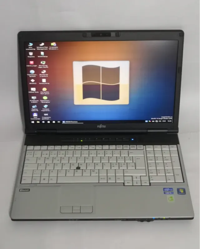 Ноутбук Fujitsu Lifebook E751 / 15.6" (1600x900) TN / Intel Core i5-2410M (2 (4) ядра по 2.3 - 2.9 GHz) / 4 GB DDR3 / 320 GB HDD / Intel HD Graphics 3000 / WebCam / DVD-ROM / VGA / АКБ NEW б/в - зображення 2