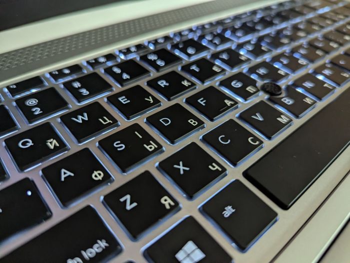 Ультрабук HP EliteBook 840 G5 / 14" (1920x1080) IPS / Intel Core i5-8250U (4 (8) ядра по 1.6 - 3.4 GHz) / 16 GB DDR4 / 512 GB SSD / Intel UHD Graphics 620 / WebCam / TouchID / Windows 10 б/в - зображення 6