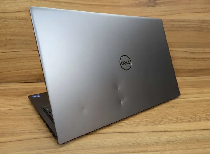 Ультрабук Б-клас Dell Vostro 15 5510 / 15.6" (1920x1080) IPS / Intel Core i7-11370H (4 (8) ядра по 3.0 - 4.8 GHz) / 16 GB DDR4 / 512 GB SSD / Intel Iris Xe Graphics / WebCam / TouchID / Windows 11 б/в - зображення 3