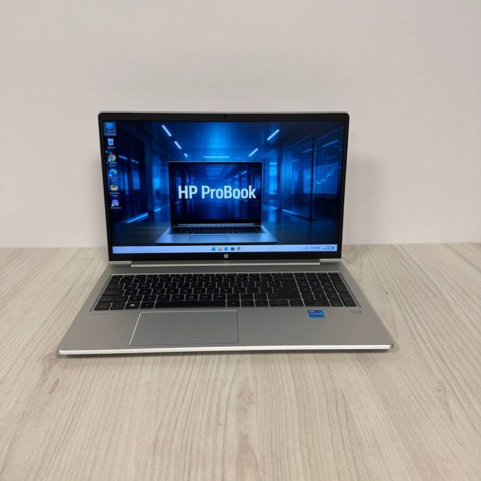 Ультрабук Б-клас HP ProBook 450 G8 / 15.6" (1920x1080) IPS / Intel Core i5-1135G7 (4 (8) ядра по 2.4 - 4.2 GHz) / 8 GB DDR4 / 256 GB SSD NVMe / Intel Iris Xe Graphics / WebCam б/в - зображення 2