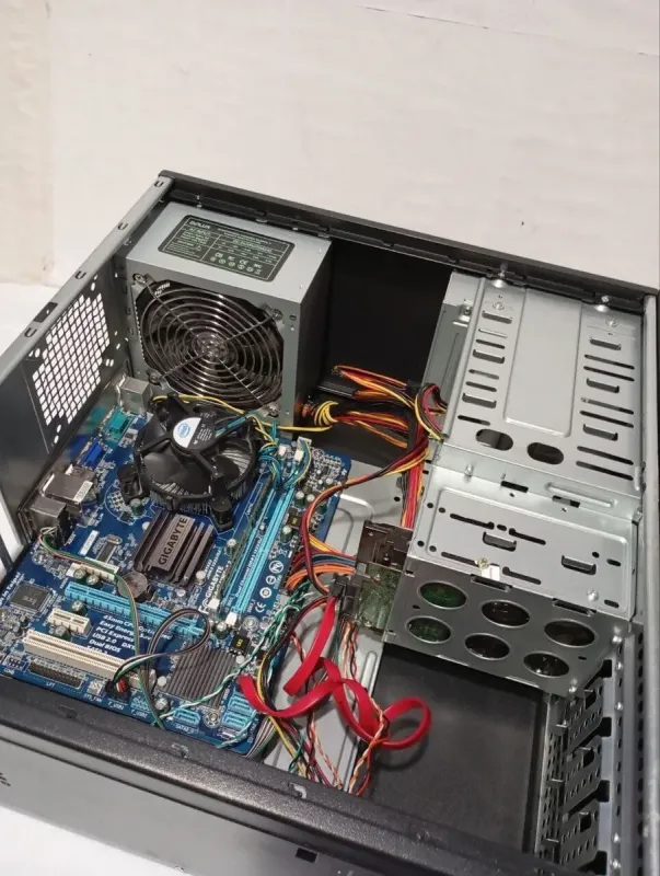 ПК Б-клас Prime PC Tower / Intel Core 2 Quad Q8300 (4 ядра по 2.5 GHz) / 8 GB DDR3 / 320 GB HDD / Intel HD GMA X4500 / DVD-RW / 450W б/в - зображення 6