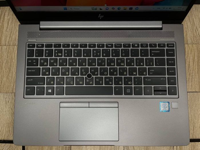 Ноутбук Б-клас HP ZBook 14U G5 / 14" (1920x1080) IPS / Intel Core i5-8350U (4 (8) ядра по 1.7 - 3.6 GHz) / 8 GB DDR4 / 256 GB SSD M.2 / Intel UHD Graphics 620 / WebCam / Fingerprint / HDMI б/в - зображення 4