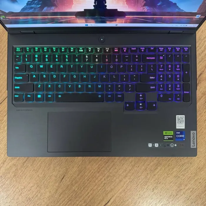 Ігровий ноутбук Lenovo Legion Pro 7 16IRX8H / 16" (2560x1600) IPS / Intel Core i9-14900HX (24 (32) ядра по 2.2 - 5.7 GHz) / 32 GB DDR5 / 1000 GB SSD NVMe / nVidia GeForce RTX 4090, 16 GB GDDR6, 256-bit / WebCam б/в - зображення 7